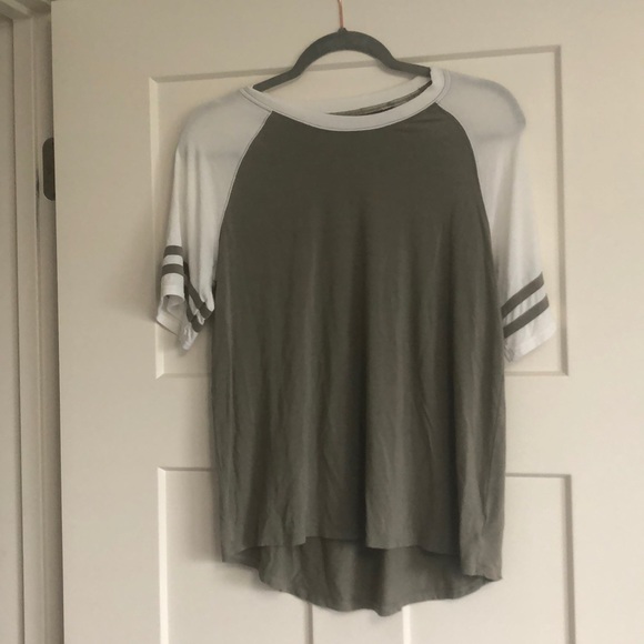 American Eagle Top - Picture 4 of 4